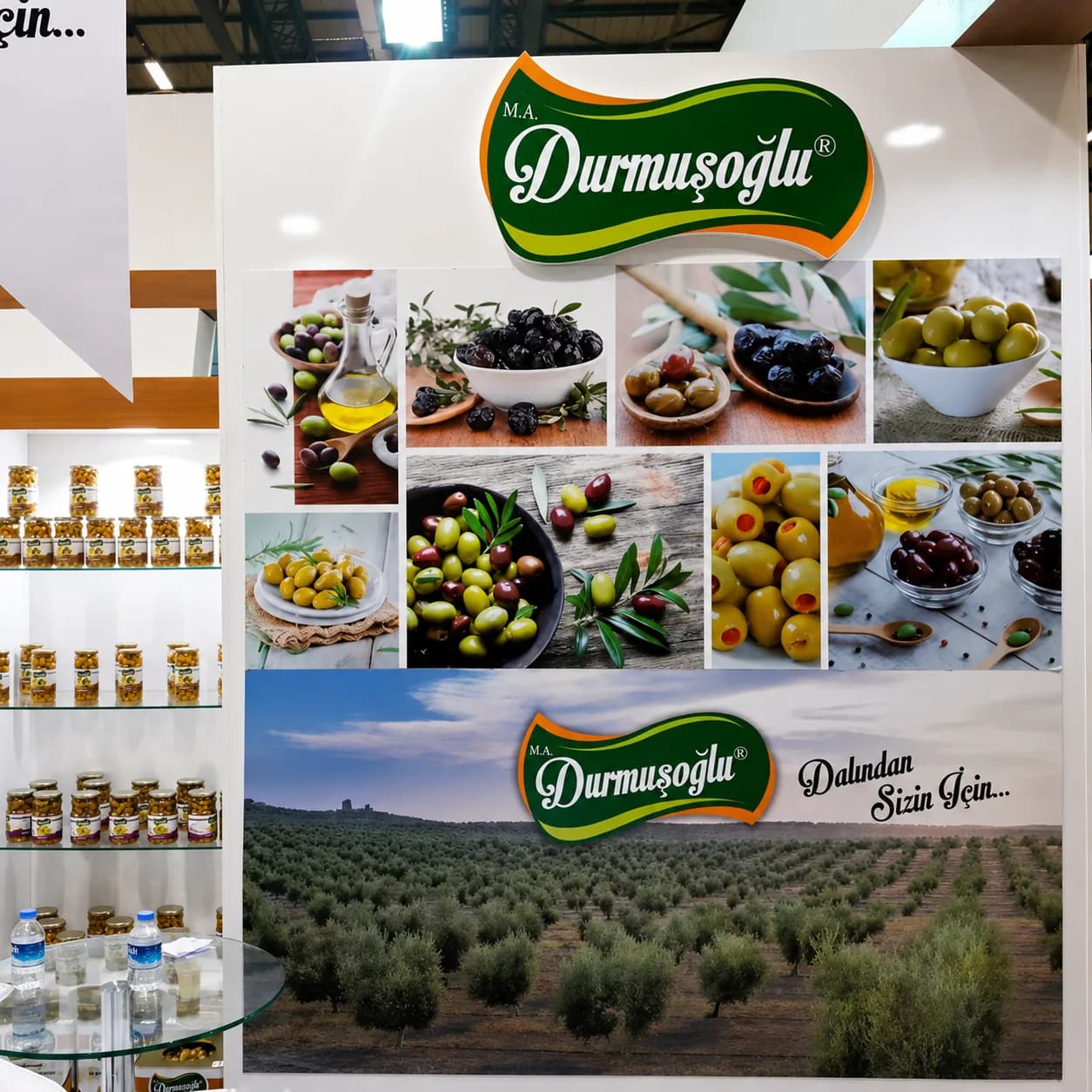 Fuar standında Durmuşoğlu zeytinlik ve ürün panosu